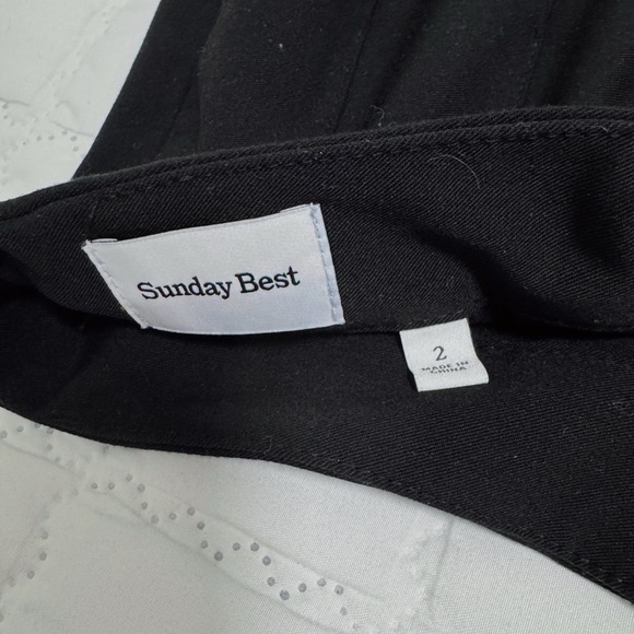 aritzia black pleated skirt 
size 2 - Picture 2 of 2